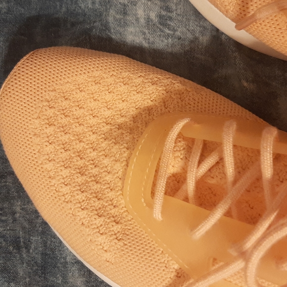 Reebok Zoku sneakers US 7.5. On the promotion pic - 🔥 Coral color. Not my color - Picture 12 of 15
